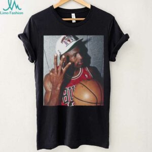 Michael Jordan Vintage 90s chicago bulls Jordan 23 retro classic 3 peat championship shirt
