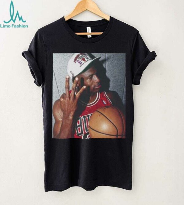 Michael Jordan Vintage 90s chicago bulls Jordan 23 retro classic 3 peat championship shirt