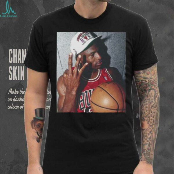 Michael Jordan Vintage 90s chicago bulls Jordan 23 retro classic 3 peat championship shirt