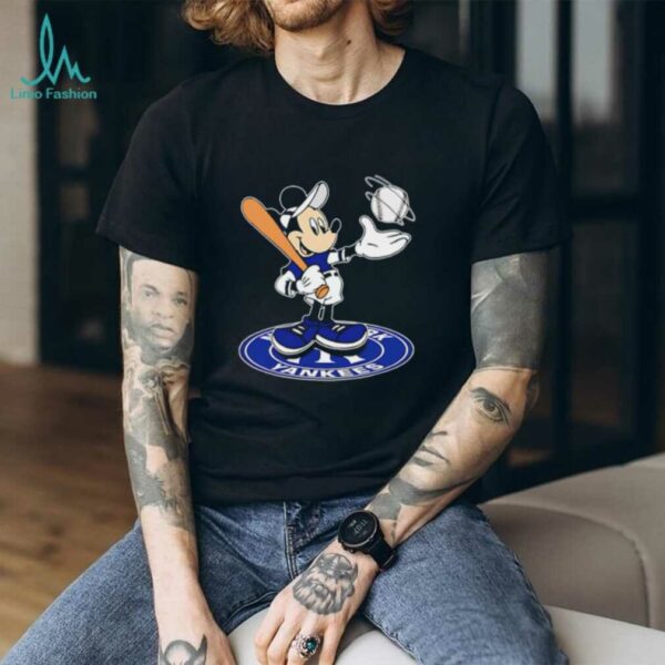 New York Yankees Cheerful Mickey Disney shirt