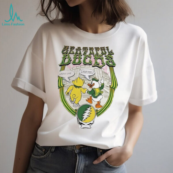 Oregon Ducks mascot with Grateful Dead Football 2025 It Never Rains In Autzen Stadium shirt