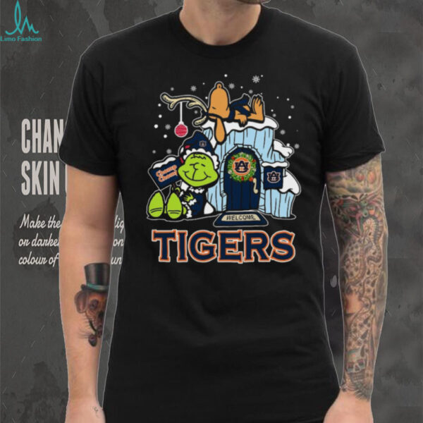 Auburn Tigers Grinch and Snoopy Nuts Welcome Christmas T Shirt