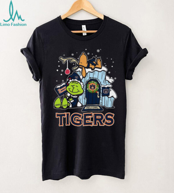 Auburn Tigers Grinch and Snoopy Nuts Welcome Christmas T Shirt