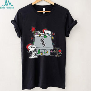 Chicago White Sox Christmas Snoopy Doghouse T Shirt