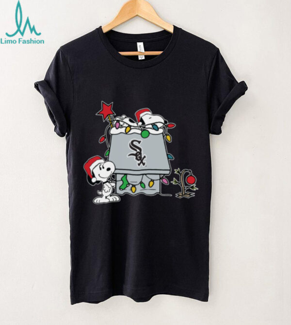 Chicago White Sox Christmas Snoopy Doghouse T Shirt