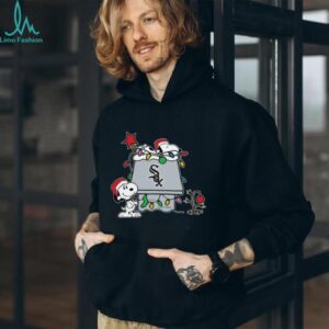 Chicago White Sox Christmas Snoopy Doghouse T Shirt
