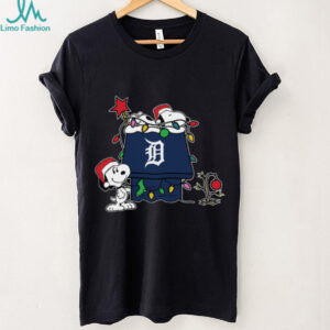 Detroit Tigers Christmas Snoopy Doghouse T Shirt