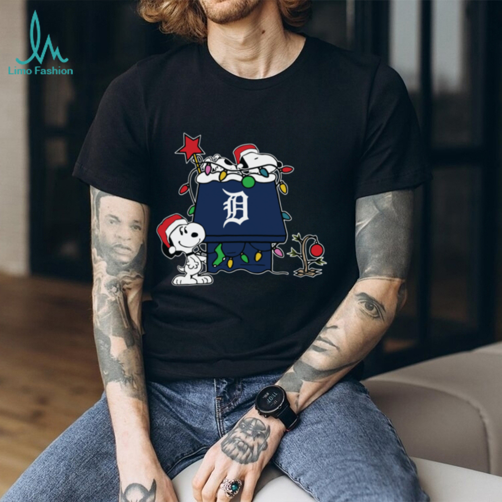 Detroit Tigers Christmas Snoopy Doghouse T Shirt Detroit Tigers Christmas Snoopy Doghouse T Shirt
