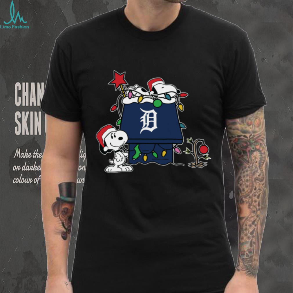 Detroit Tigers Christmas Snoopy Doghouse T Shirt Detroit Tigers Christmas Snoopy Doghouse T Shirt