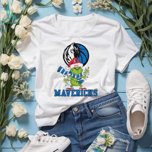 Grinch Santa Hat Christmas Tee, Personalized Dallas Mavericks Holiday Shirt with Lights Scarf, Funny NBA Fan Gift