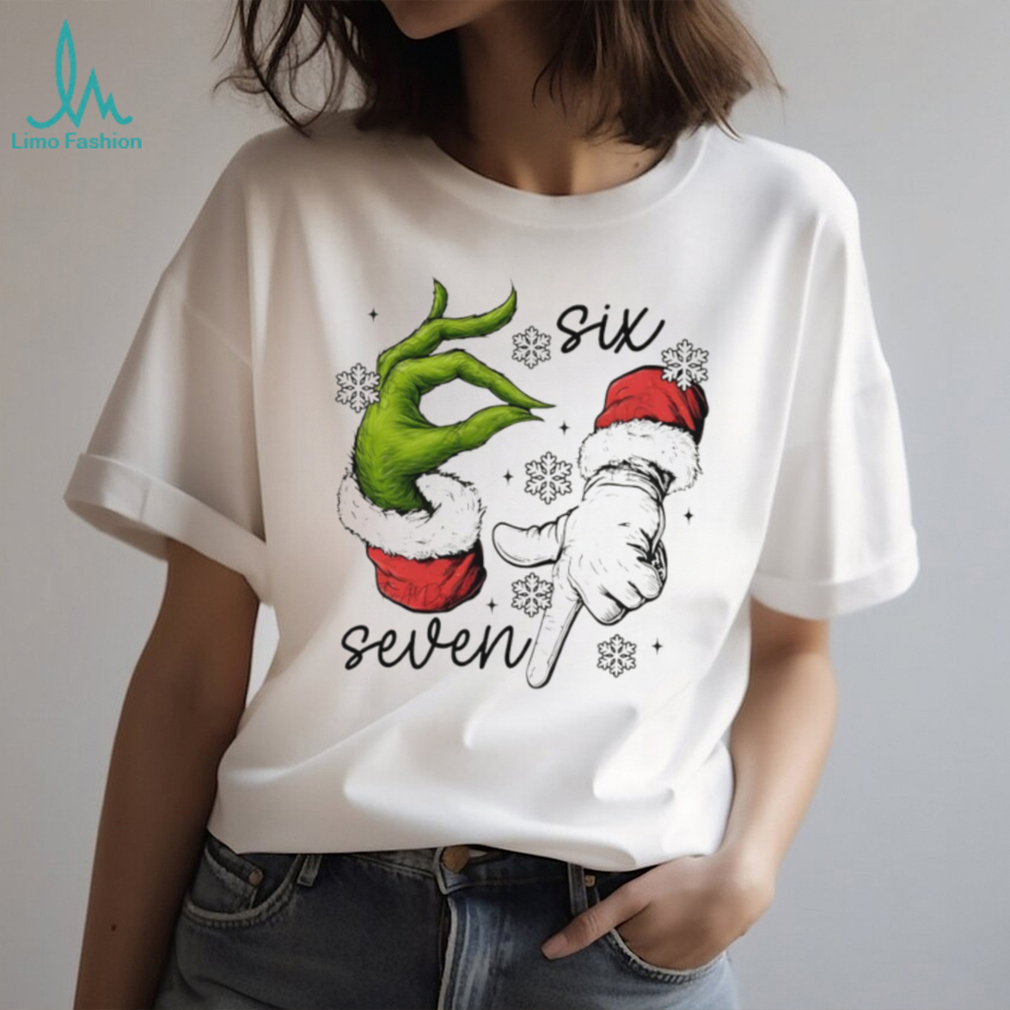Grinch and Santa Claus hand trending six seven meme Merry Christmas shirt Grinch and Santa Claus hand trending six seven meme Merry Christmas shirt