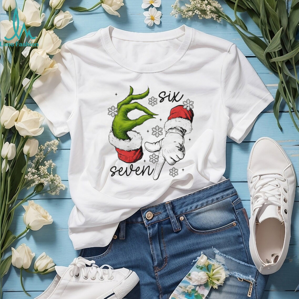 Grinch and Santa Claus hand trending six seven meme Merry Christmas shirt Grinch and Santa Claus hand trending six seven meme Merry Christmas shirt