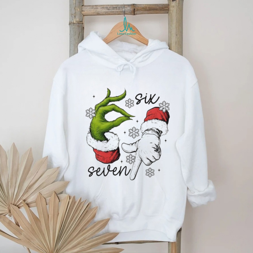 Grinch and Santa Claus hand trending six seven meme Merry Christmas shirt Grinch and Santa Claus hand trending six seven meme Merry Christmas shirt