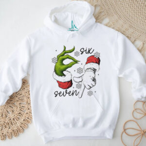 Grinch and Santa Claus hand trending six seven meme Merry Christmas shirt