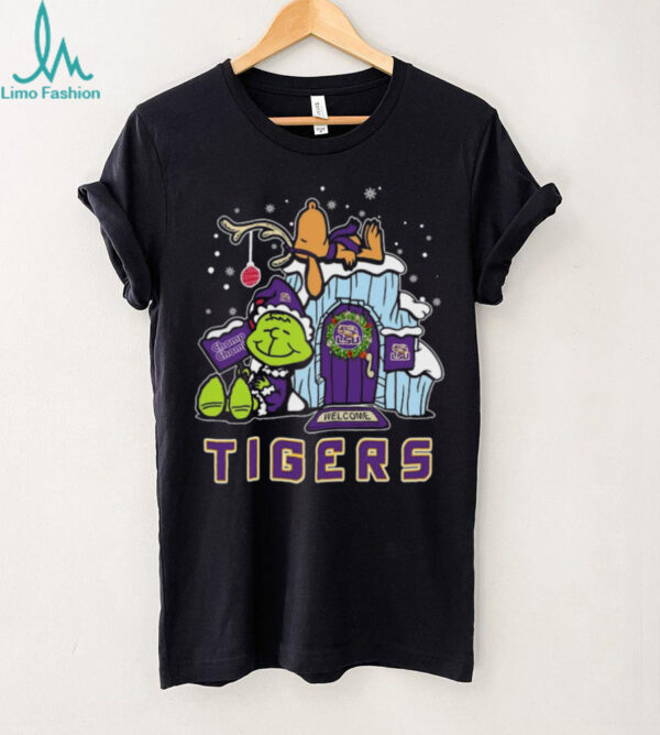 LSU Tigers Grinch and Snoopy Nuts Welcome Christmas T Shirt