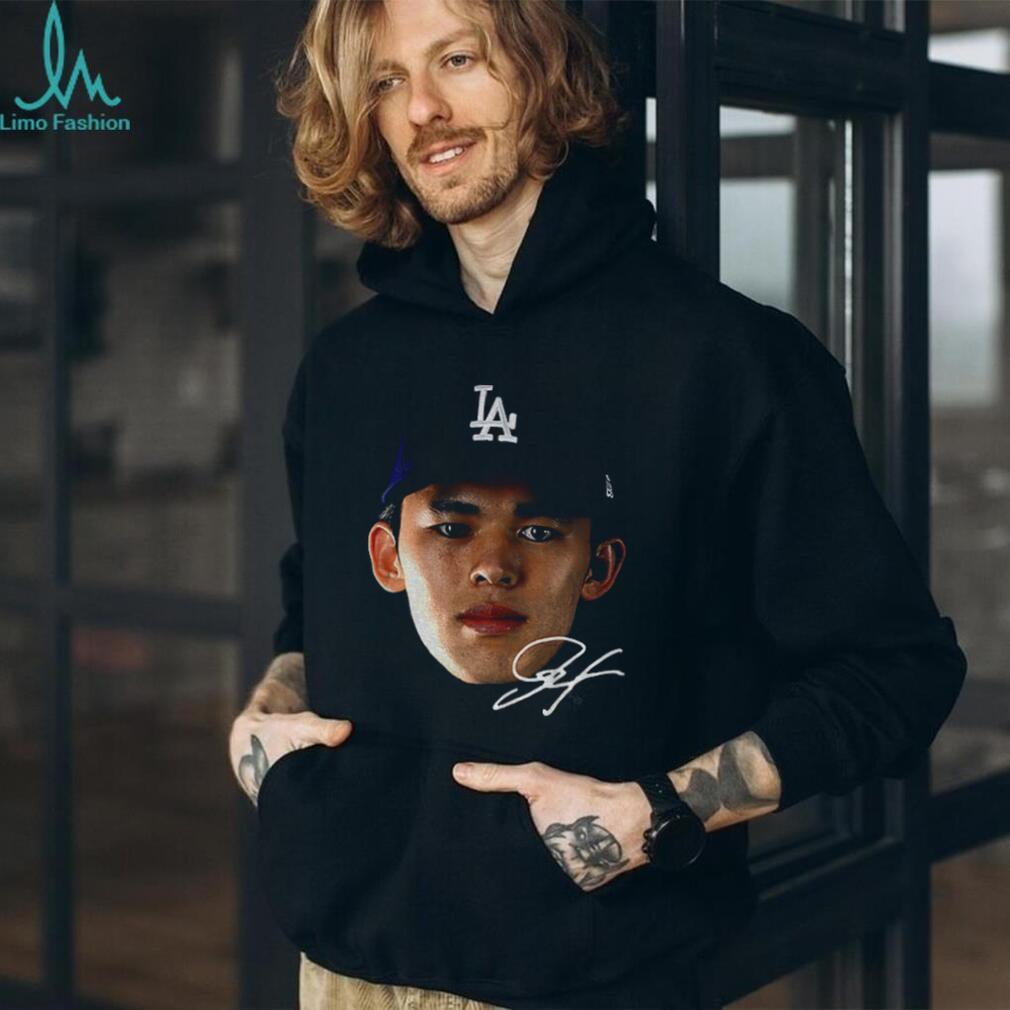 Los Angeles Dodgers 2025 Roki Sasaki big face signature shirt Los Angeles Dodgers 2025 Roki Sasaki big face signature shirt