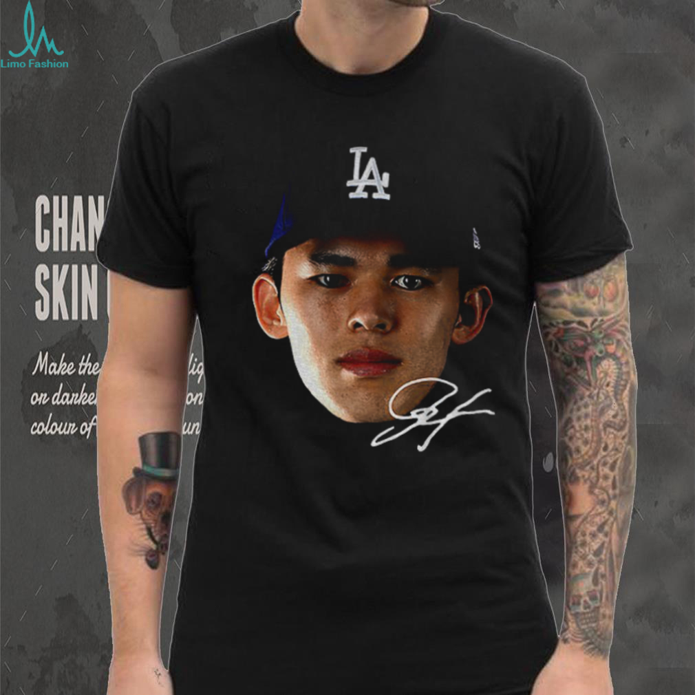 Los Angeles Dodgers 2025 Roki Sasaki big face signature shirt Los Angeles Dodgers 2025 Roki Sasaki big face signature shirt