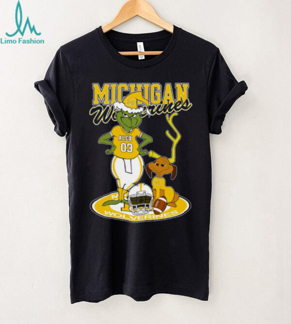 Michigan Wolverines Custom Grinch and Dog Christmas Shirt – NCAA Football Fan Tee – Personalized Holiday Gift & Game Day Wear