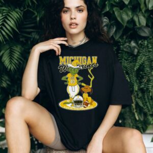 Michigan Wolverines Custom Grinch and Dog Christmas Shirt – NCAA Football Fan Tee – Personalized Holiday Gift & Game Day Wear
