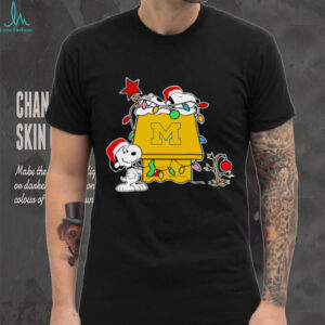 Michigan Wolverines Football Snoopy Christmas Holiday 2025 T Shirt