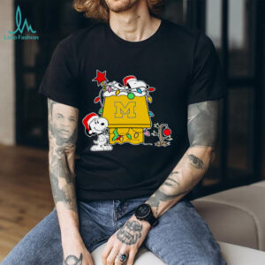Michigan Wolverines Football Snoopy Christmas Holiday 2025 T Shirt