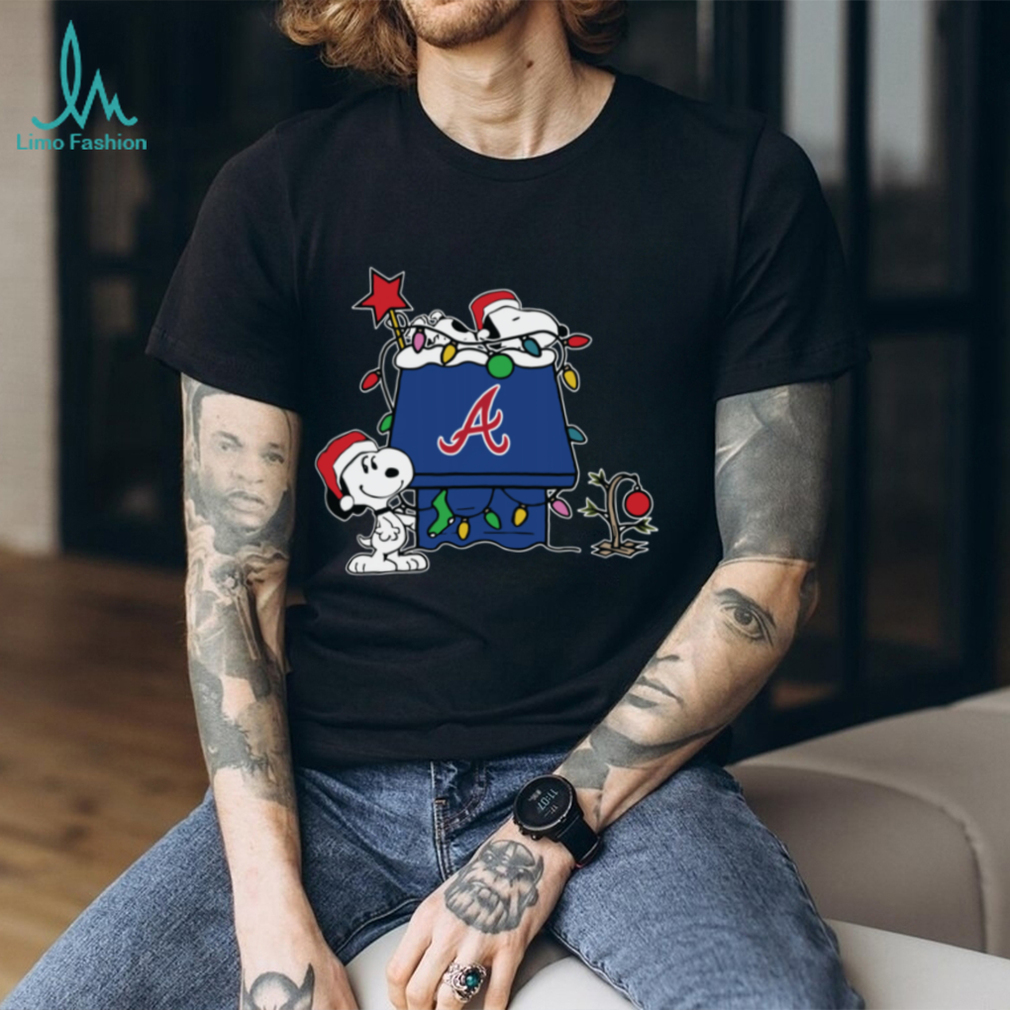 Mlb X Snoopy Merch Atlanta Braves Christmas Snoopy Doghouse Hoodie Mlb X Snoopy Merch Atlanta Braves Christmas Snoopy Doghouse Hoodie