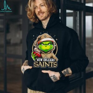 New Orleans X Grinch Wearing Santa Hat Merry Christmas 2025 Shirt