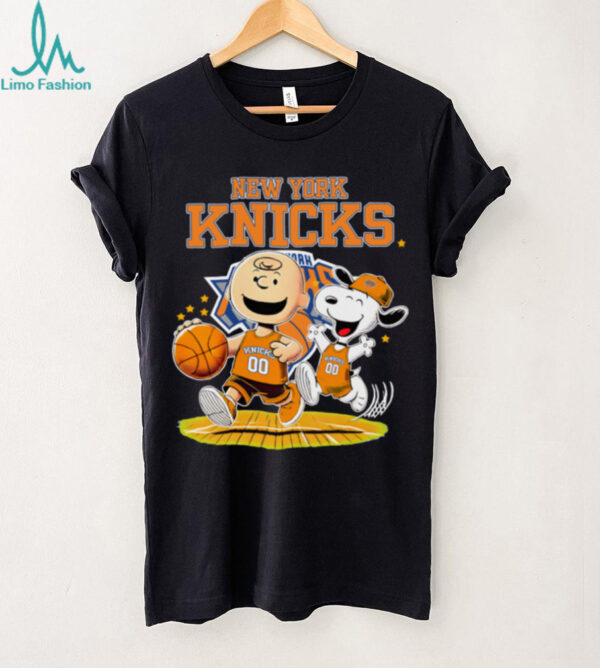 New York Knicks X Charlie Brown And Snoopy Playing Basketball Shirt