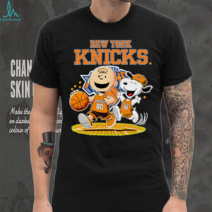 New York Knicks X Charlie Brown And Snoopy Playing Basketball Shirt