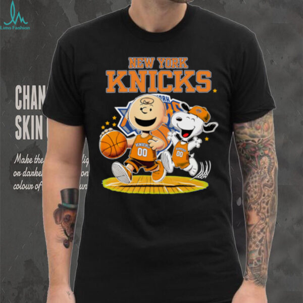 New York Knicks X Charlie Brown And Snoopy Playing Basketball Shirt