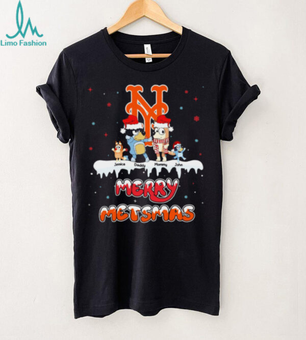 New York Mets Personalized Bluey Family Christmas Shirt – Custom MLB Tee – Holiday Baseball Fan Gift with Custom Name Design
