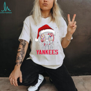 New York Yankees Custom Name Santa Christmas Lights Shirt – MLB Family Fan Tee – Personalized Holiday Baseball Gift for Kids