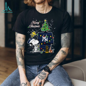 New York Yankees Merry Christmas With Snoopy Baby T Shirt