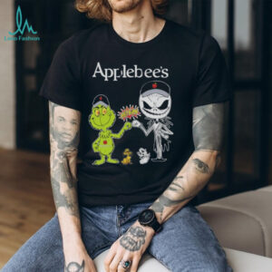 Official Applebee’s Merch Grinch And Jack Skellington Fist Bump Applebee’s Halloween Hoodie