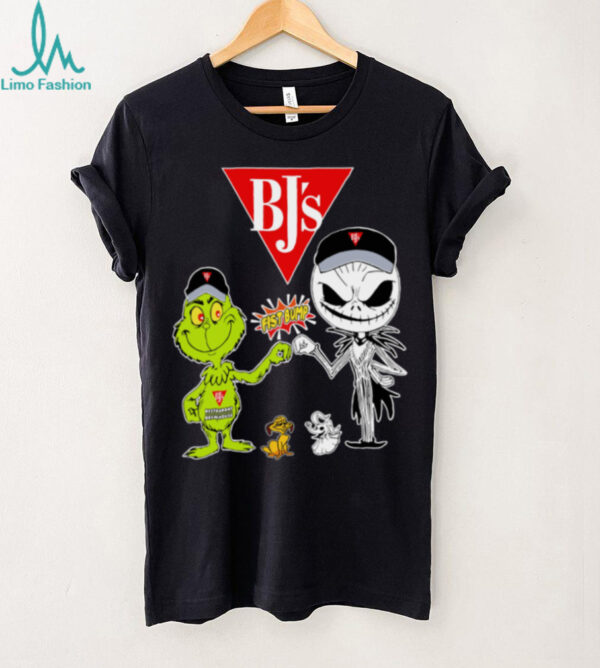 Official BJ’s Merch Grinch And Jack Skellington Fist Bump BJ’s Halloween Hoodie