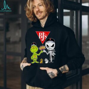 Official BJ’s Merch Grinch And Jack Skellington Fist Bump BJ’s Halloween Hoodie