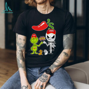 Official Chili’s Merch Grinch And Jack Skellington Fist Bump Chili’s Halloween Hoodie