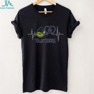 Official New York Yankees x Grinch Santa Heartbeat Love Logo Merry Christmas Shirt