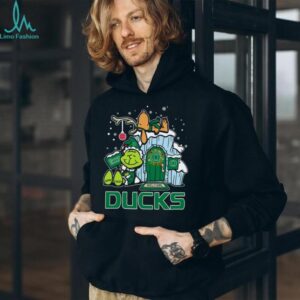 Oregon Ducks Grinch and Snoopy Nuts Welcome Christmas T Shirt