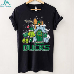 Oregon Ducks Grinch and Snoopy Nuts Welcome Christmas T Shirt