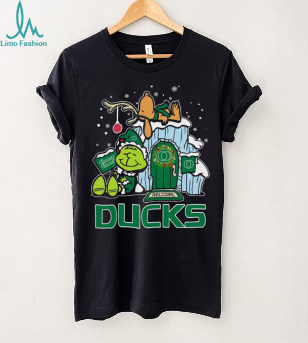 Oregon Ducks Grinch and Snoopy Nuts Welcome Christmas T Shirt