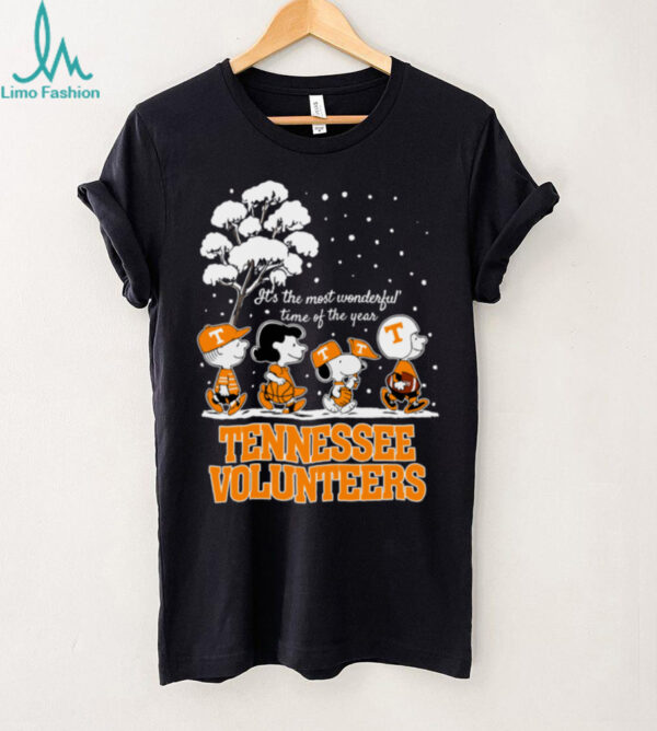 Peanuts Tennessee Volunteers Winter It’s The Most Wonderful Time Of The Year T Shirt