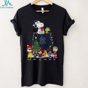 Personalized New York Yankees Christmas Shirt – Custom Peanuts Family Tee Gift For MLB Fans, Kids & Holiday Joy