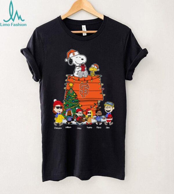 Personalized San Francisco Giants Holiday Tee – Custom MLB Christmas Shirt For Peanuts Fans & Family Gift