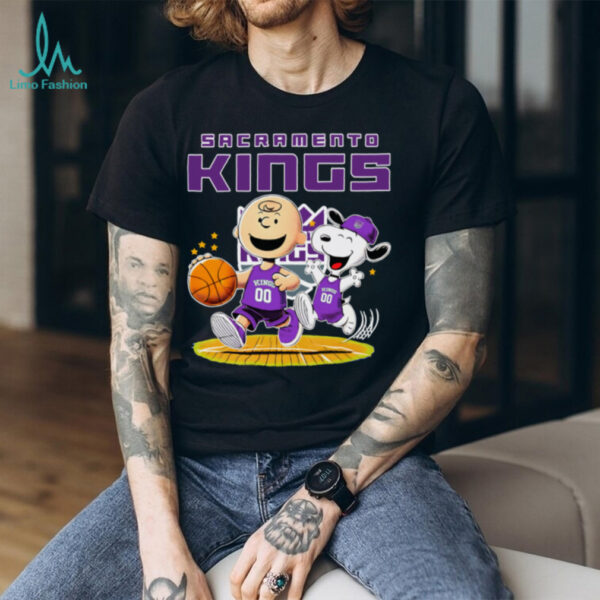Sacramento Kings X Charlie Brown And Snoopy Playing Basketball Shirt