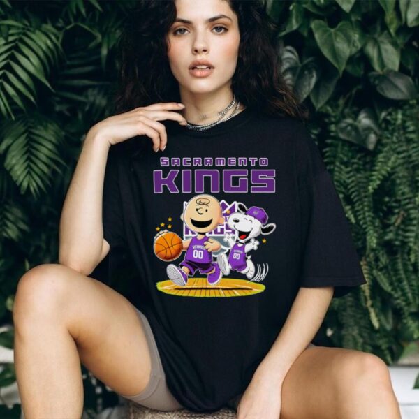 Sacramento Kings X Charlie Brown And Snoopy Playing Basketball Shirt