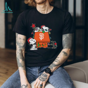 San Francisco Giants Christmas Snoopy Doghouse T Shirt