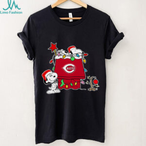 Snoopy Cincinnati Reds Holiday Shirt Christmas 2025 Baseball Fan Tee