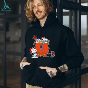 Snoopy Detroit Tigers Holiday Shirt Christmas 2025 Baseball Fan Tee