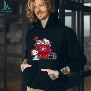 Snoopy Georgia Bulldogs Christmas Shirt 2025 Holiday Football Gift Tee